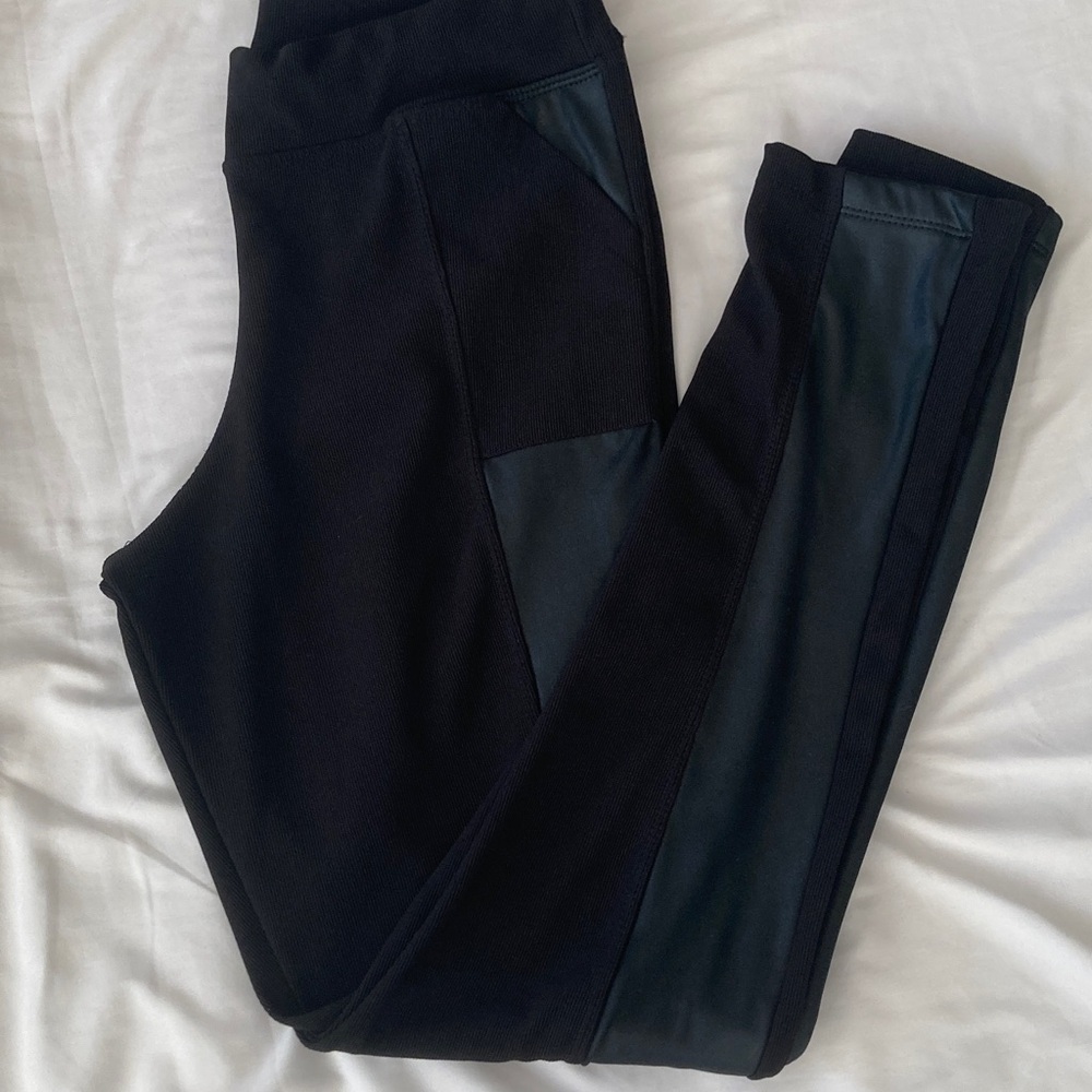 Black Leggings with Mesh Panels - Picture 3 of 4